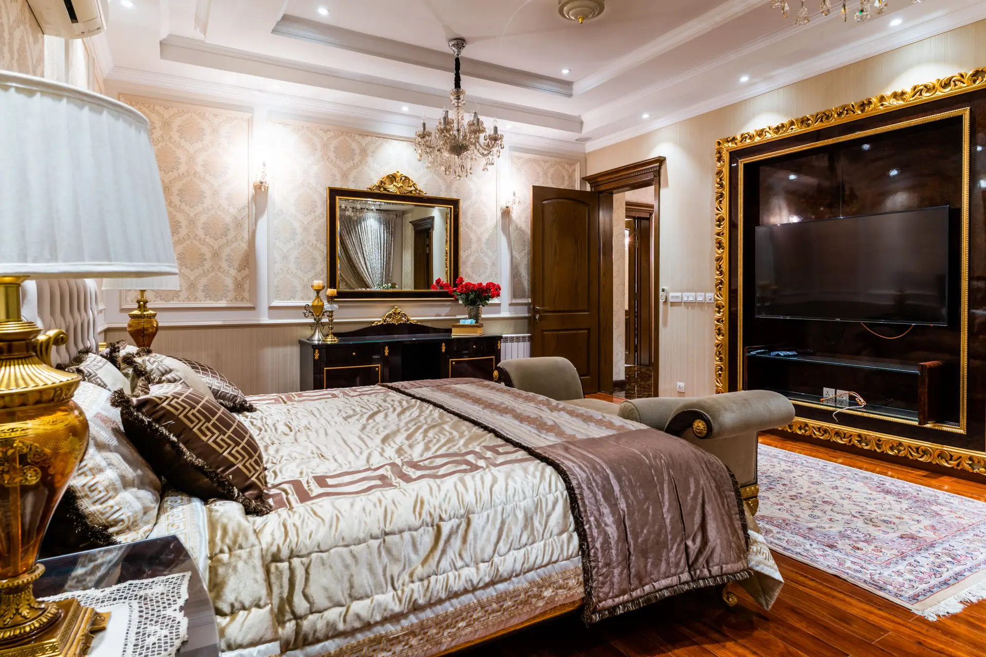 Luxurious Signature Suite at CorvessianregalRetreat